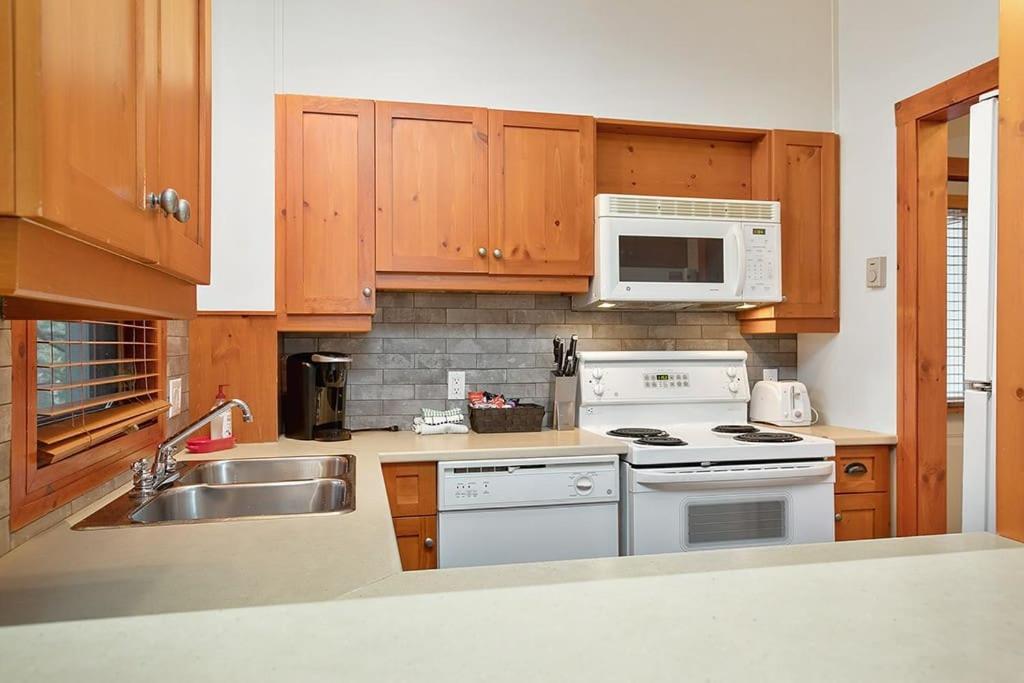 Les Eaux 225-1 By Escapades Tremblant Apartman Mont-Tremblant Kültér fotó